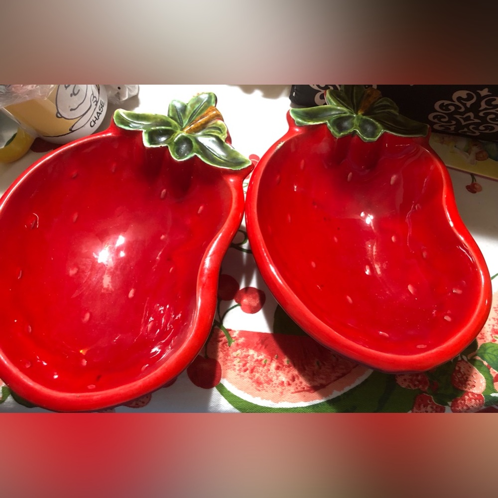 Vintage Strawberry Dish Platter Plate Tray Set Of 2